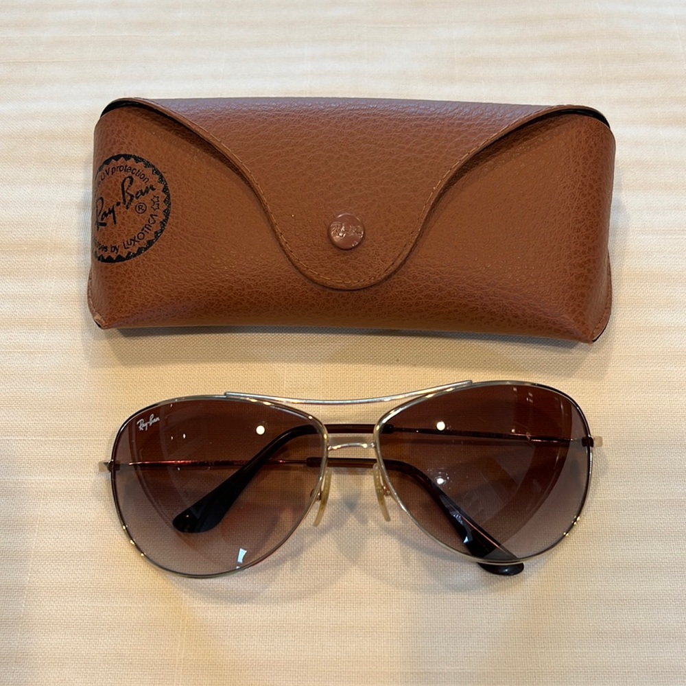 Men’s Ray-Ban Aviator Sunglasses with Case